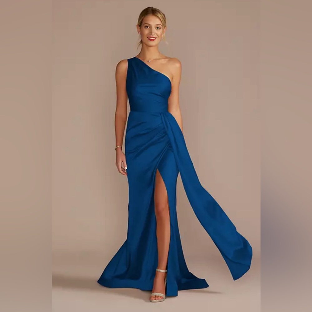 GALINA SIGNATURE Sapphire Blue
one-shoulder stretch satin dress Sz 16